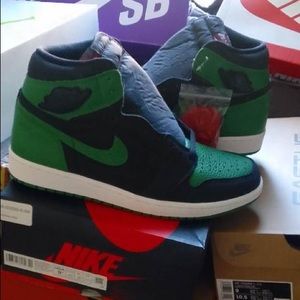 Pine Green Jordan 1’s *BRAND NEW* Size 9.5